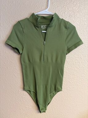 OQQ Ribbed Bodysuit